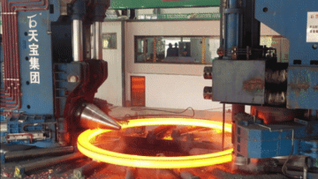 一块锻钢坯 映照定襄法兰焕新