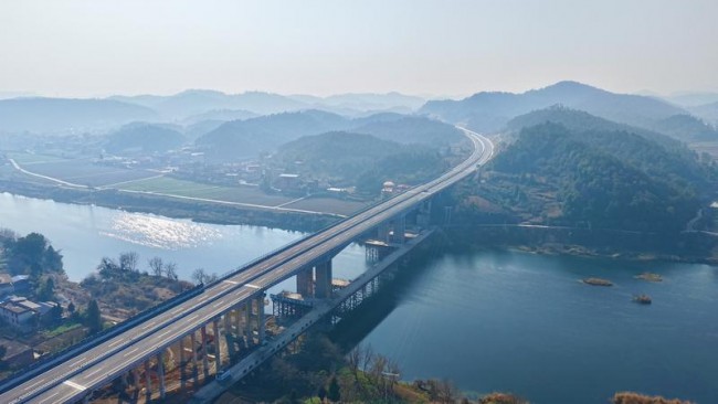 湖南“新新高速”建成通车