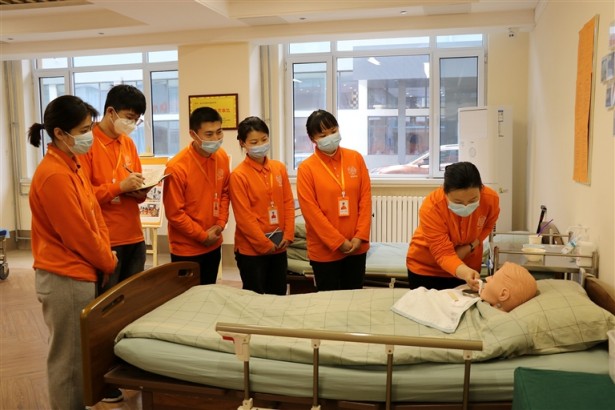长期照护师为啥"火"了