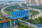 新建沪宁合高铁千吨钢桁梁顺利跨越沪蓉铁路